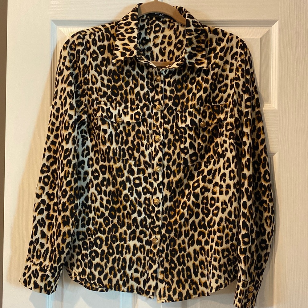 Beulah Leopard print blouse, light material, size medium.